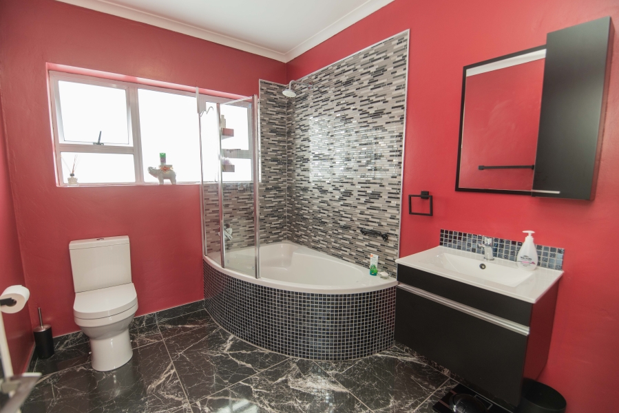 3 Bedroom Property for Sale in Summerstrand Eastern Cape